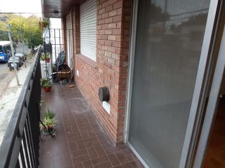 PH en planta alta 3 ambientes con patio y cochera en Olivos