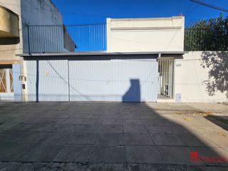 Foto 1 de Casa en venta de 3 dormitorios c/ cochera en Flores