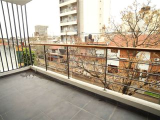 ALQUILER  3 amb con balcón y cochera Caseros.