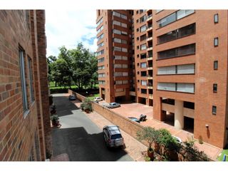 Apto La Calleja: 115m2 + balcón 4m2, 3H, 2.5B y 2P