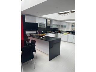 Foto 7 de CERROS DE NIZA VENTA CASA 550m2 JARDN 200m2