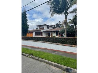 Foto 26 de CERROS DE NIZA VENTA CASA 550m2 JARDN 200m2