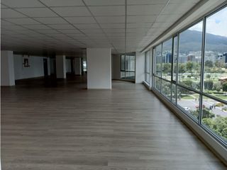 En Edificio Moderno Rento Oficina en Republica del Salvador Quito