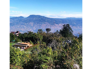 Lote  en Santa Elena con linda vista hacia  el Poblado -Medellin