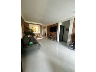 Foto 21 de Hermosa casa bifamiliar con piscina en venta Santa Elena El Cerrito