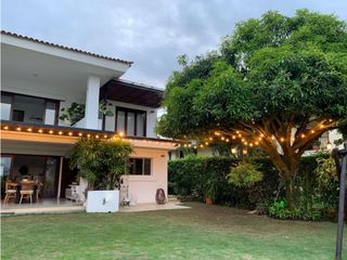 Foto 2 de SE VENDE HERMOSA CASA EN CALI EN ZONA EXCLUSIVA DE  CIUDAD JARDIN