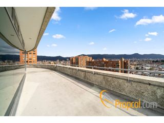 Se Vende Oficina 732 mts con Terraza, La Floresta, Bogota