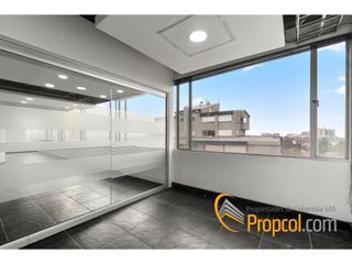 Se Vende Oficina 732 mts con Terraza, La Floresta, Bogota