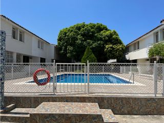 Foto 1 de Venta de casa con aparta-estudio conjunto cerrado Postobón-Santa Marta