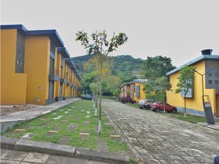 Maat vende Casa en  Conjunto  Centro -Villeta 135m2 $ 450Millones