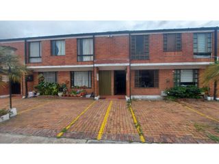 Foto 1 de VENTA HERMOSA CASA EN CASTILLA BOGOTA