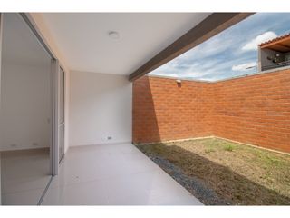 HERMOSA CASA ESQUINERA PARA ESTRENAR EN CIUDAD COUNTRY