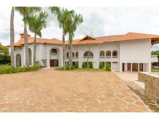 Foto 2 de SE VENDE CASA MANSION DE LUJO EN LAGOS DEL CAUJARAL