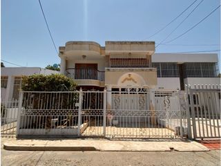 Foto 1 de Amplia casa en venta con vocación comercial o residencial