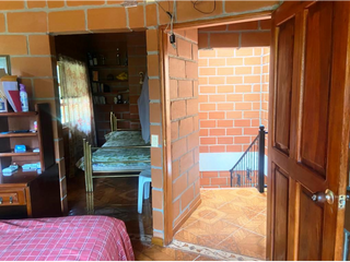 Casa finca con bosque y quebrada  en Santa Elena Sector tres puertas