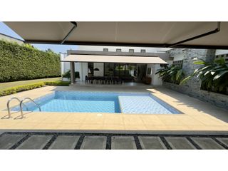 VENTA DE ESPECTACULAR CASA DE UN NIVEL EN CONDOMINIO LA MORADA