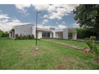 VENTA DE ESPECTACULAR CASA DE UN NIVEL EN CONDOMINIO LA MORADA