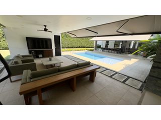 VENTA DE ESPECTACULAR CASA DE UN NIVEL EN CONDOMINIO LA MORADA