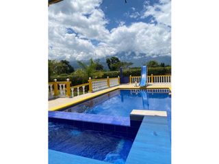 Santa Elena El Cerrito Valle Espectacular finca con piscina en venta