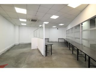 Local/oficinas/bodega Centro Internacional: 988m2 + mezzanine