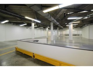 Local/oficinas/bodega Centro Internacional: 988m2 + mezzanine