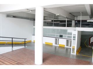 Local/oficinas/bodega Centro Internacional: 988m2 + mezzanine