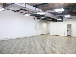 Local/oficinas/bodega Centro Internacional: 988m2 + mezzanine