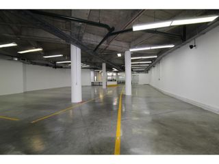 Local/oficinas/bodega Centro Internacional: 988m2 + mezzanine