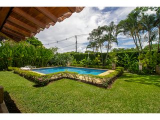 VENTA O ALQUILER DE HERMOSA CASA CAMPESTRE CON PISCINA EN LA MORADA