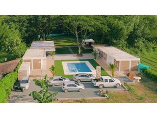 Se vende hermosa finca con piscina 6.400 m2 de terreno Rozo Valle