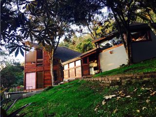 Foto 1 de VENTA CASA 260m2 - LOTE 14.000m2  3H/4B/3G LA FLORESTA MH