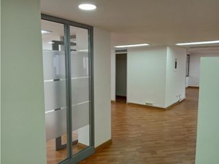 Foto 4 de VENTA OFICINA LA CAROLINA FRENTE A UNICENTRO