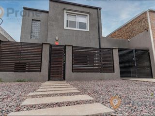 Casa en  venta 3 dormitorios con Pileta Nuevo Parque Pueblo Esther