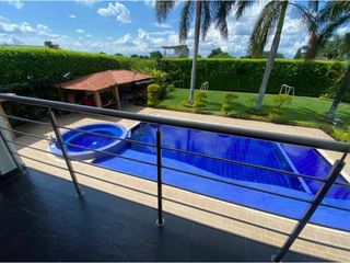 Hermosa finca de 2.000m2 con piscina en venta Santa Elena El Cerrito