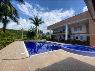 Hermosa finca de 2.000m2 con piscina en venta Santa Elena El Cerrito
