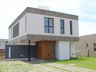 Casas en venta La Plata Barrio Fincas de Victoria.