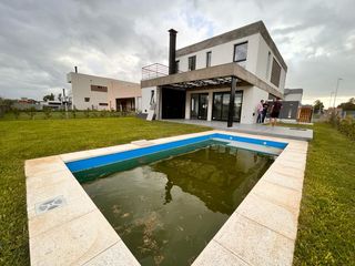 Casas en venta La Plata Barrio Fincas de Victoria.