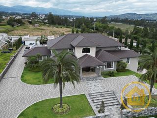 Amplia Casa de lujo en Venta, urbanización privada, con seguridad, vista privilegiada, sector Puembo