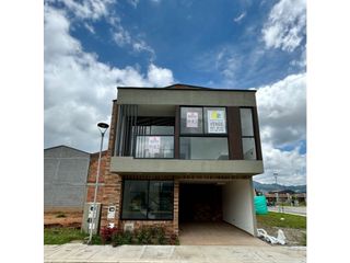Foto 1 de Vendo casa para estrenar en unidad en La Ceja Antioquia