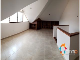 Casa en venta Cumbaya Amplia con Jardín, Piscina, 3 dormitorios