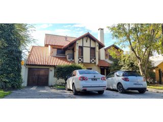 Foto 2 de CHALET  EN SAN  GERONIMO  IMPECABLE 4 AMB.