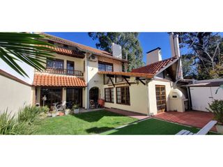 Foto 1 de CHALET  EN SAN  GERONIMO  IMPECABLE 4 AMB.