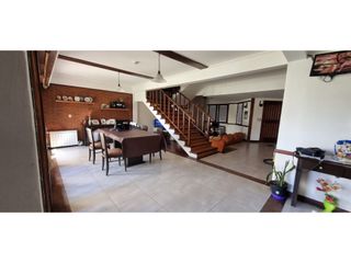 Foto 4 de CHALET  EN SAN  GERONIMO  IMPECABLE 4 AMB.