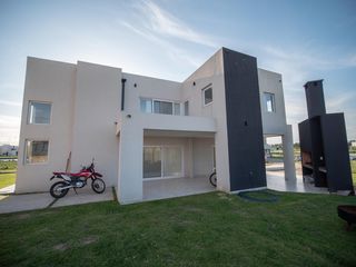 Casa a la Venta en Barrio privado Villalobos Hudson, Berazategui