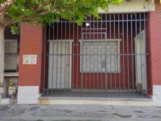 Casa en venta - 4 Dormitorios 2 Baños - 167Mts2 - Ramos Mejía