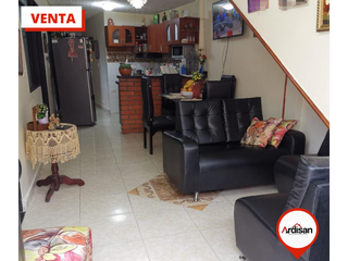 Foto 2 de CASA BIFAMILIAR DE DOS PISOS DE 125MTS
