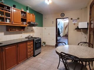 VENTA CASA 4 AMBIENTES CIUDADELA COCHERA Y FONDO