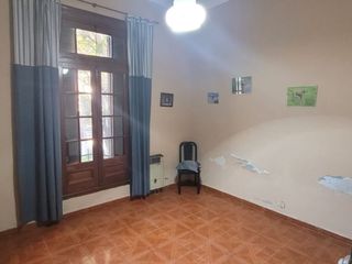 VENTA CASA 4 AMBIENTES CIUDADELA COCHERA Y FONDO