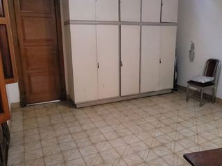 VENTA CASA 4 AMBIENTES CIUDADELA COCHERA Y FONDO