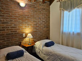 Casa en venta - 2 Dormitorios 1 Baño - Cochera - 450Mts2 - Mar de las Pampas
